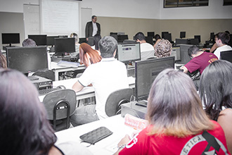 São três laboratórios informatizados para a realização do estágio supervisionado, onde os alunos conhecem a rotina forense. Além da produção de petições, eles realizam visitas monitoradas e participam de audiências reais e simuladas