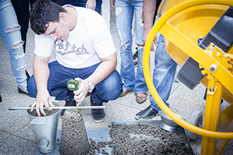 Laboratório de Materiais de Construção: possibilita aos acadêmicos a vivência prática na área, pois a integridade da estrutura de uma obra de construção civil depende dos cálculos estruturais, dos métodos construtivos e dos materiais empregados