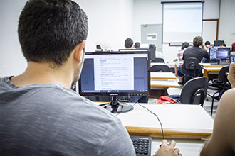 Laboratório Padrão: ao todo, são 14 espaços e 291 computadores para o desenvolvimento de diversas atividades acadêmicas, com equipamentos de alta performance.