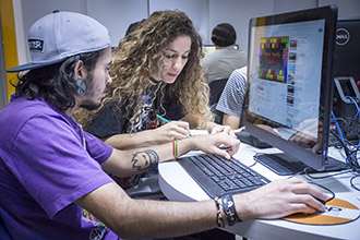 Laboratório de Criação 1 e 2: permitem ao aluno desenvolver diversas práticas acadêmicas e profissionais em equipamentos de última geração e alta performance, com configurações bastante avançadas