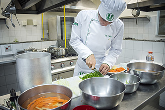 Cozinhas pedagógicas 1 e 2: cada uma possui 14 fogões profissionais, possibilitando receber até 45 alunos com ambientação semelhante a de cozinhas profissionais mais modernas do mercado, com equipamentos de primeira linha, como fornos combinados computadorizados, câmaras de refrigeração, termo circuladores, processadores e utensílios em quantidades compatíveis com a proposta de ensino com excelência