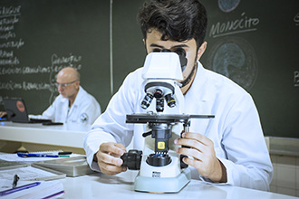 Laboratório de Embriologia: se destina ao estudo da formação, desenvolvimento dos embriões e malformações congênitas.