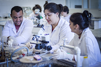 O Laboratório de Análises de Alimentos permite estudos dos alimentos, tais como: suas propriedades físicas, químicas, toxicológicas e ação no organismo, bem como seu valor alimentício e calórico