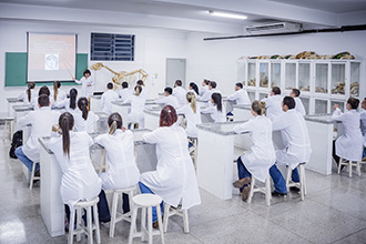 Laboratório de Anatomia Animal 1 e 2: tem como principal objetivo dar suporte aos acadêmicos em atividades de dissecação e preparo de peças anatômicas de animais 