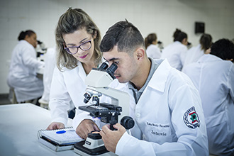 O Laboratório de Botânica direciona os estudos da fisiologia, morfologia, ecologia, evolução, anatomia, classificação, doenças, distribuição, dentre outros aspectos das plantas