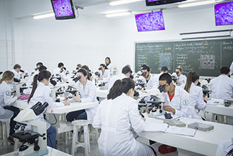 Laboratório de Histologia: permite o estudo da constituição histológica de órgãos e sistemas e os aspectos envolvidos nas estruturas e características celulares