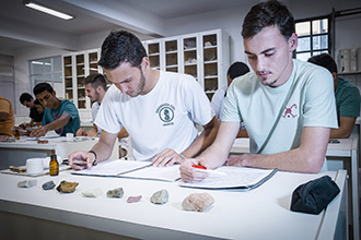 Laboratório de Mecânica do Solo e Geotecnia proporciona aos acadêmicos estudos de ensaios nas áreas de mecânica dos solos, mecânica das rochas, geologia de engenharia, monitoramento e instrumentação geotécnica, solos não saturados e geotecnia ambiental