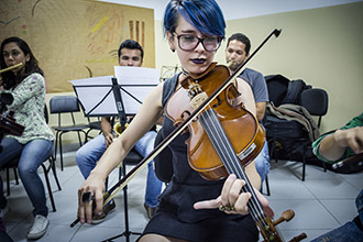 Laboratório de Instrumentos Funcionais (prática de conjunto e regência): visa a prática de atividades direcionadas ao estudo de prática de conjunto, regência coral e orquestral