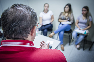 Salas de supervisão: proporcionam encontros semanais entre professores supervisores e estagiários, em pequenos grupos. Visam o acompanhamento das atividades desenvolvidas nos estágios básicos e específicos