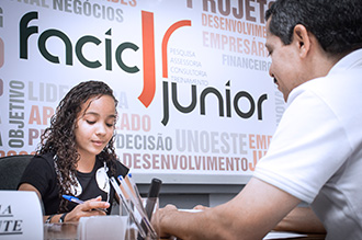 A Facic Junior permite que o futuro administrador se desenvolva pessoal e profissionalmente, por meio do oferecimento de serviços de pesquisa, assessoria, consultoria e treinamento para clientes internos e externos