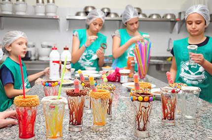 “Um dia de chef” estimula crianças e jovens à culinária