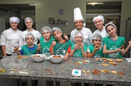 “Um dia de chef” estimula crianças e jovens à culinária