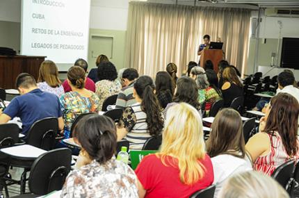 Modelo educativo cubano reflete problemas vividos pelo país