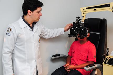 Saúde Visual fecha 2015 com mais de 100 alunos usando óculos