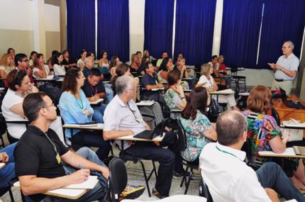 Professores voltam a ser alunos durante oficinas do 8º Enped