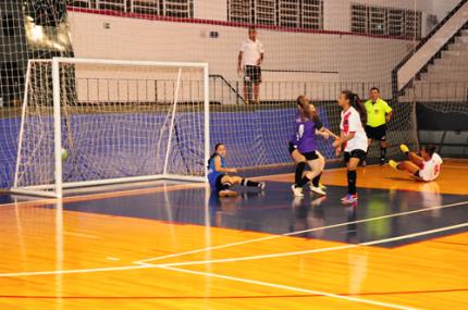 Intercalouros: Educação Física leva 2 troféus no futsal