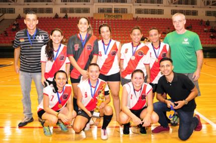 Intercalouros: Educação Física leva 2 troféus no futsal