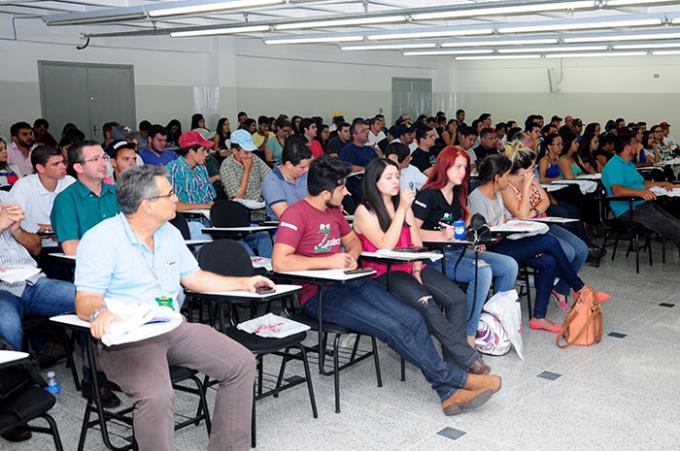 Sementes forrageiras e comércio justo são temas de palestras