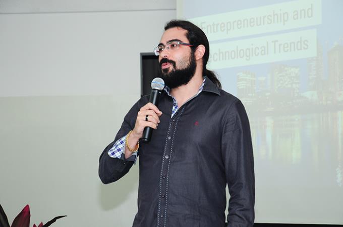 R1T1: o robô que interage com as pessoas e auxilia cirurgias