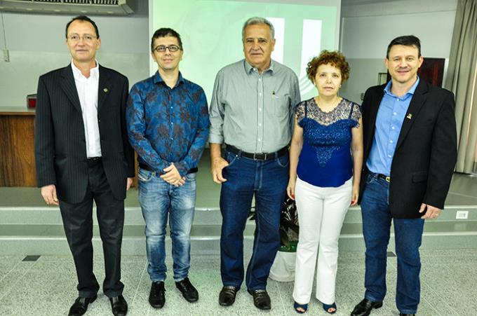 Ângelo, ao centro, entre Creste e Bertoncello, Cidinha e Guelfi