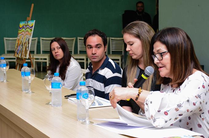 Mesa principal debateu projetos e ações significativas na educação básica