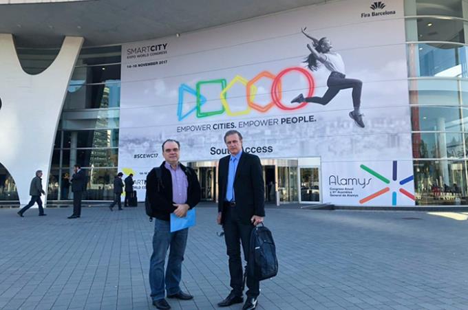 Alessi com o prefeito Bugalho no congresso em Barcelona