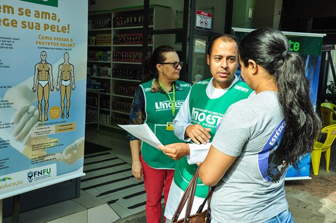 Campanha de fotoproteção na farmácia-escola