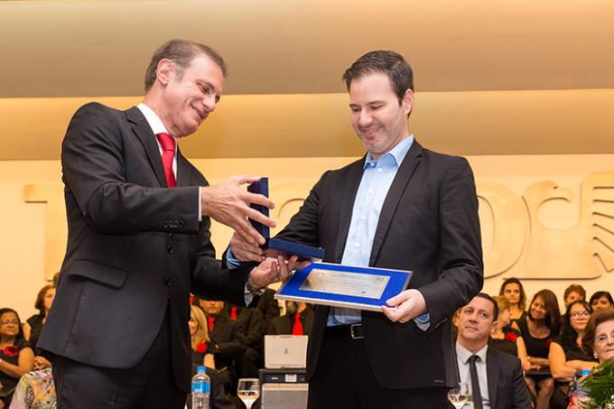 Entrega feita pelo prefeito Nelson Bugalho 