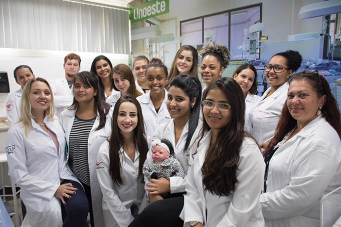 Alunos da Enfermagem ampliam conhecimento nas férias