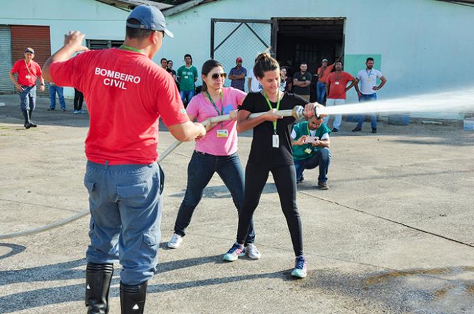 Brigadistas da Unoeste passam por treinamento