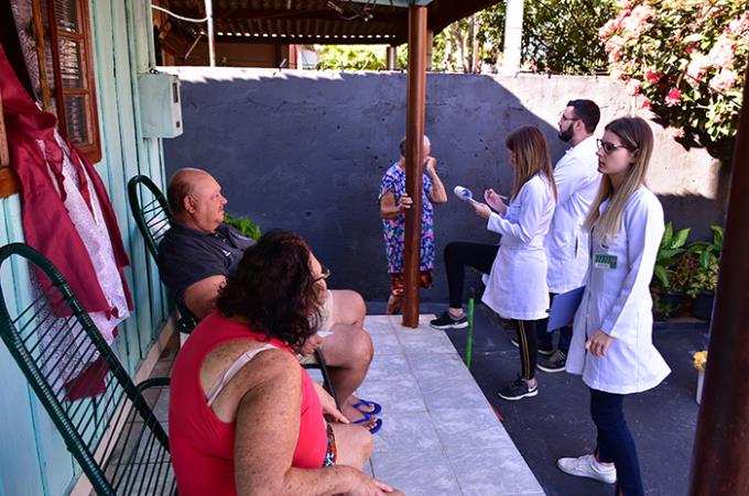 Medicina visita casas em ação contra a hanseníase em Machado - Unoeste