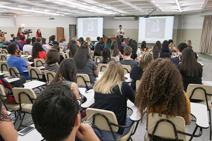 Phelipe Siani durante bate-papo com estudantes da Faculdade de Comunicação Social