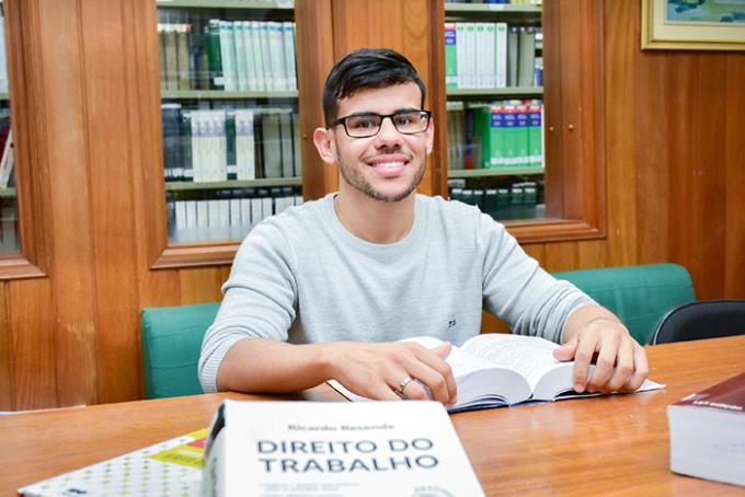 Com um pé no diploma: alunos acreditam em futuro promissor