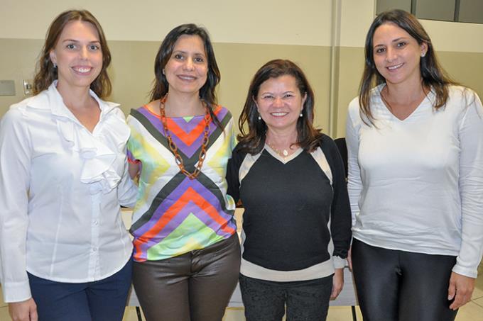Bárbara com as doutoras Caliê, Yeda e Raquel 
