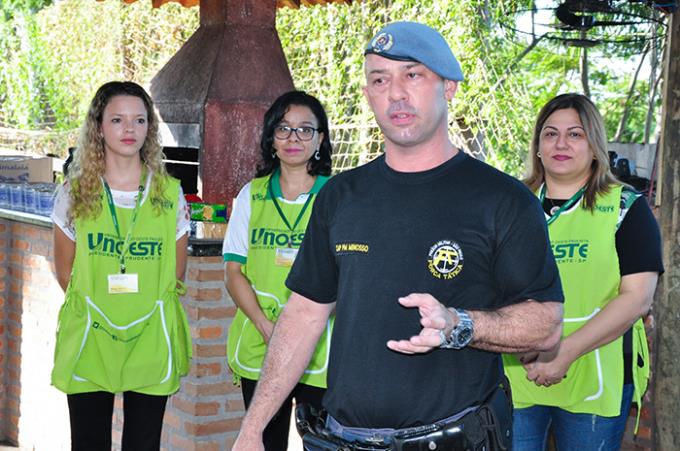 Capitão Minosso e as professoras Maria Tereza, Rosana e Sandra 