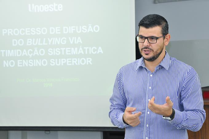 Dr. Marcos Vinicius Francisco: mais de dez anos de estudos sobre bullying 