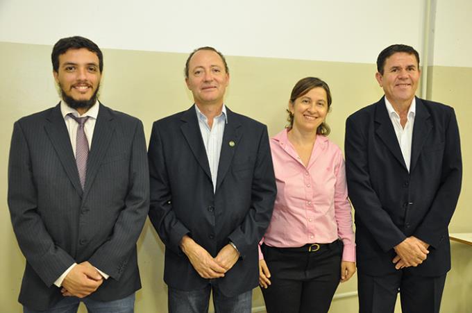 Silva com seu orientador Dr. Creste e com os avaliadores Dra. Andréia e Dr. Tiritan