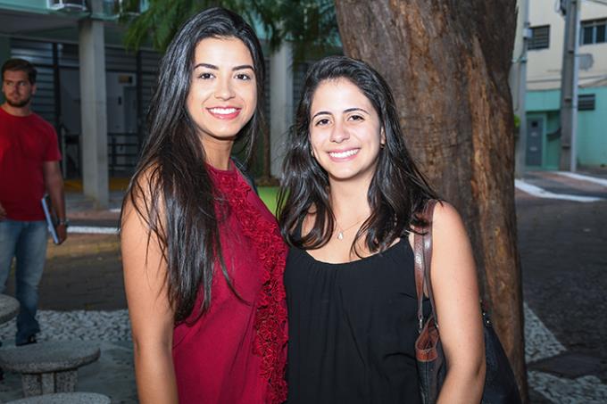 Venceslauenses Mylena e Gabriela estão animadas pelo retorno das aulas no curso de Odontologia