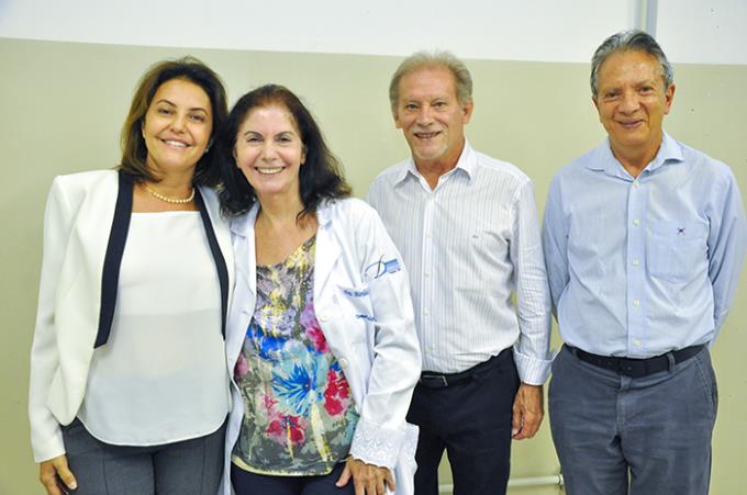 Angela com a orientadora Dra. Marilda e os avaliadores doutores Lastória e Carneiro