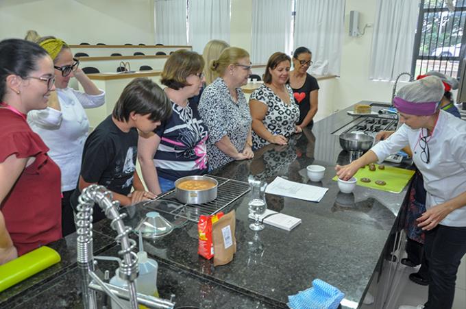Realização do workshop na sala de aula show, do curso de Gastronomia