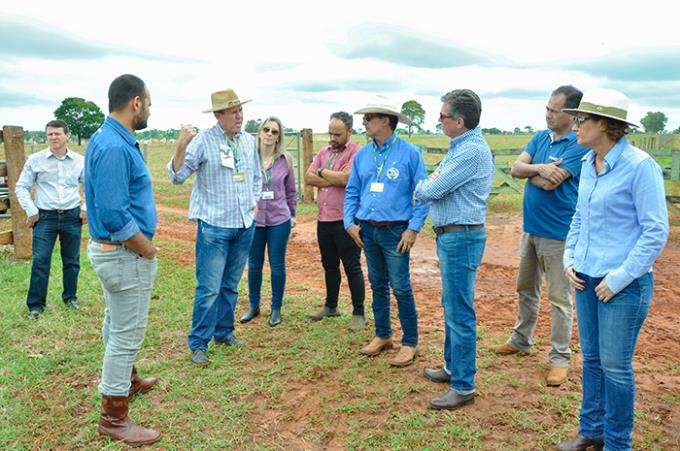 Unoeste e Premix formulam entendimentos na área de pesquisas