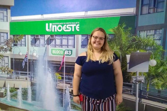 Clarice Lima passou em 3º lugar no vestibular de Medicina em Guarujá