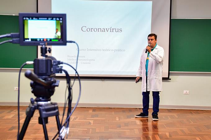 Medicina capacita estudantes no combate ao coronavírus