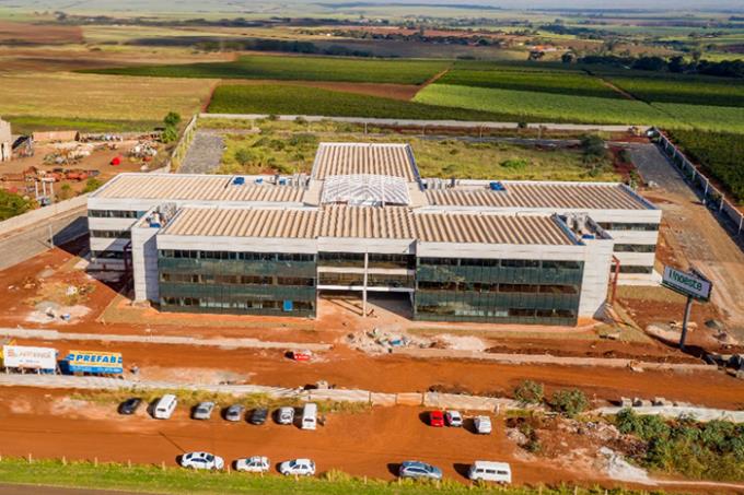 Em terreno de 61.996m² e área de construção de 14.681,24m², prédio é distribuído em três pavimentos e terá praça de alimentação 