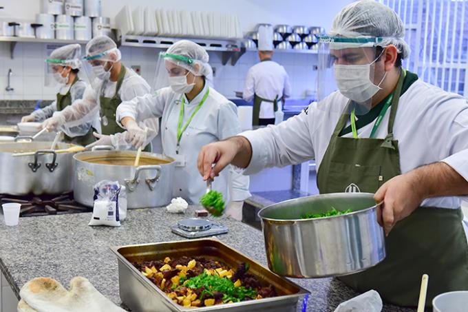 Anjos: Projeto Refeição totaliza mais de 4 mil alimentações 