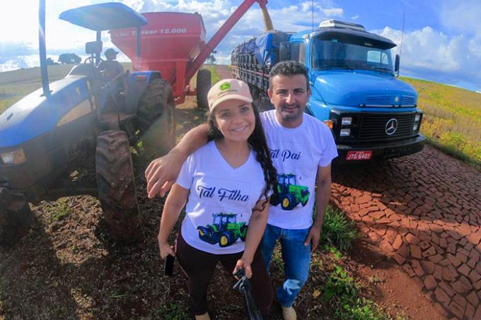 De família: Liliana seguiu os passos do pai Osmarlei e escolheu trabalhar no campo