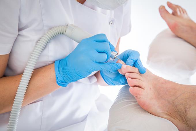 Técnico em podologia avalia e realiza procedimentos de higienização, proteção e tratamentos voltados aos pés