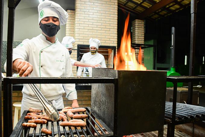Estrutura da Gastronomia Unoeste é diferenciada e possibilita inúmeras possibilidades de preparo aos acadêmicos