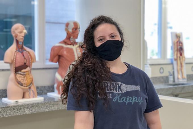 Giovanna Pereira Cassiano Romano, 19, está entre os aprovados para a oitava turma da Medicina Jaú