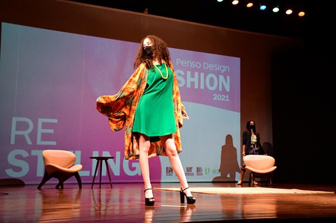 Peças autorais dos alunos EAD são apresentadas em desfile